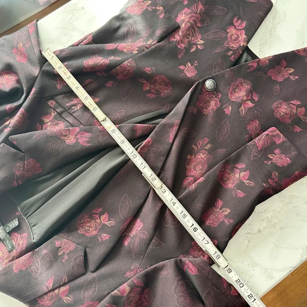 WHBM Burgundy Floral Rose Single Button Blazer Women's Size 12 gold crest button - Picture 11 of 14